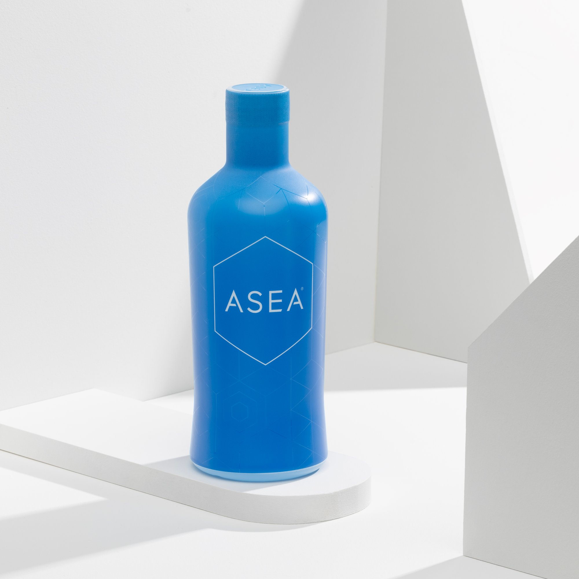 Universal_ARS Bottle_Beauty Hero 2_1x1