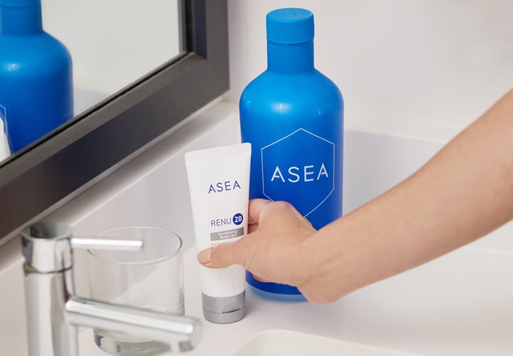 Universal_Essentials Bundle_Lifestyle_Bathroom Counter 1_WEB